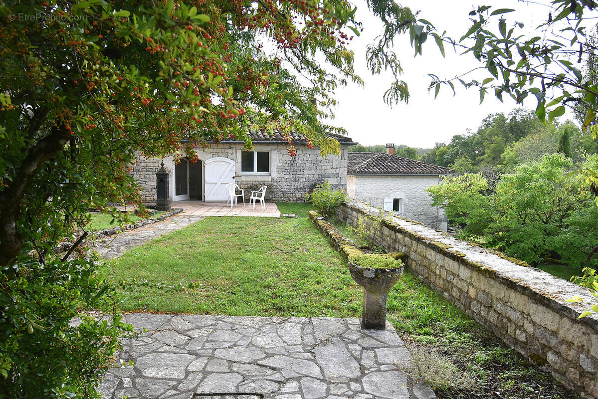 Maison à MONTAIGU-DE-QUERCY