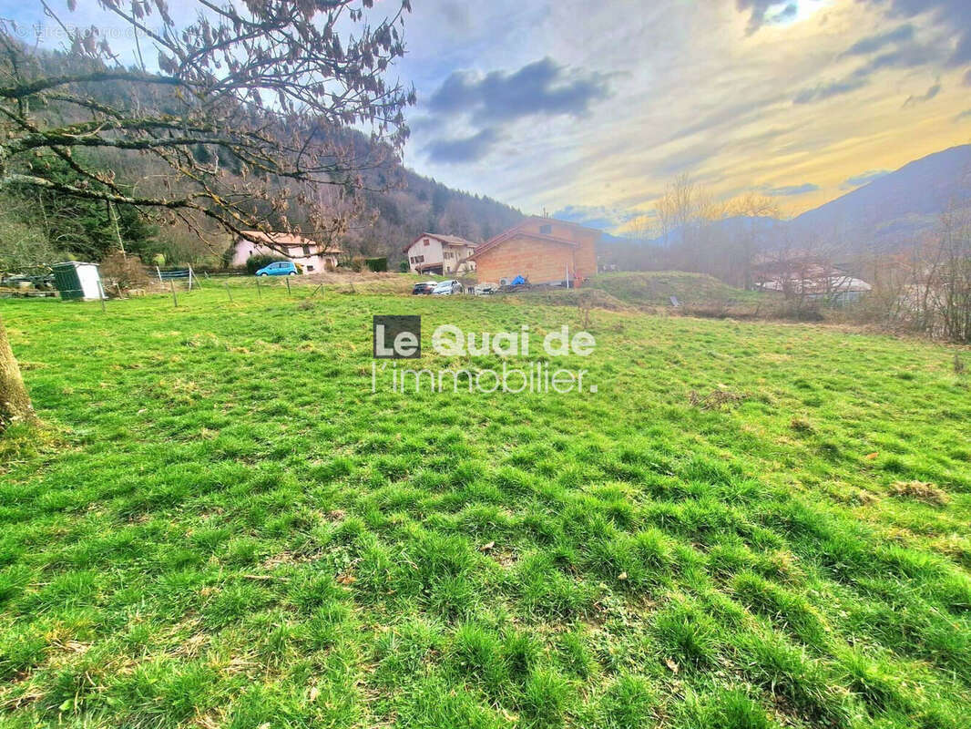 Terrain à LA CHAPELLE-DU-BARD