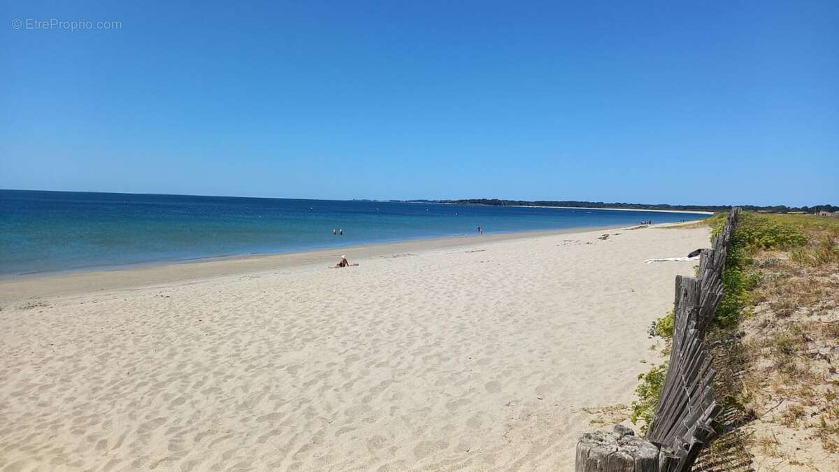 Terrain constructible - Accès plage Landrezac - 792 m2 - photo 4