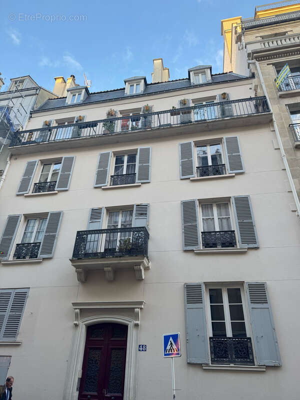 Appartement à PARIS-17E