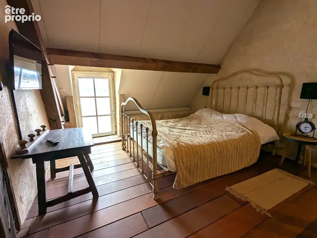 INDRE - Charmante propriété ancienne avec trois chambres, deux pièces de réception et un gîte indépendant d'une chambre. - photo 17