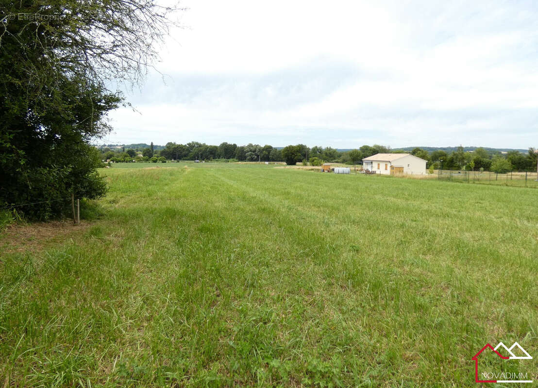Terrain à SAINT-ANTOINE-CUMOND