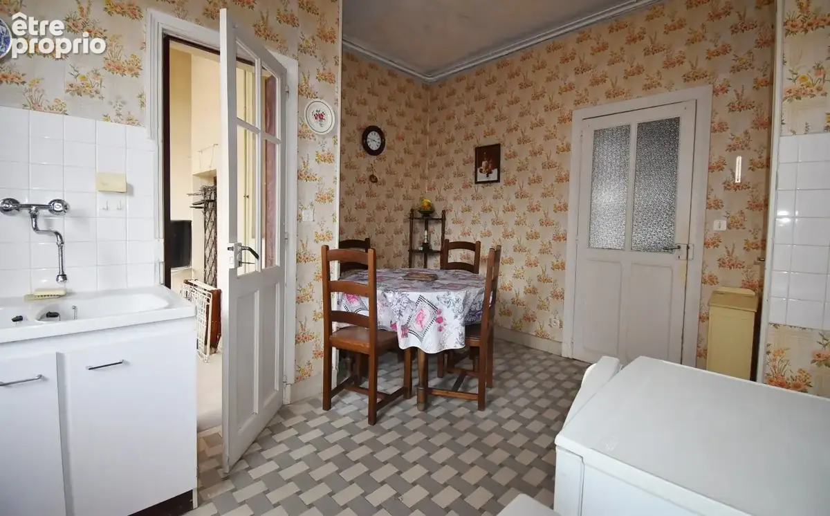 Vente à Vichy d'un grand T3 de 91 m², quartier République. - photo 7