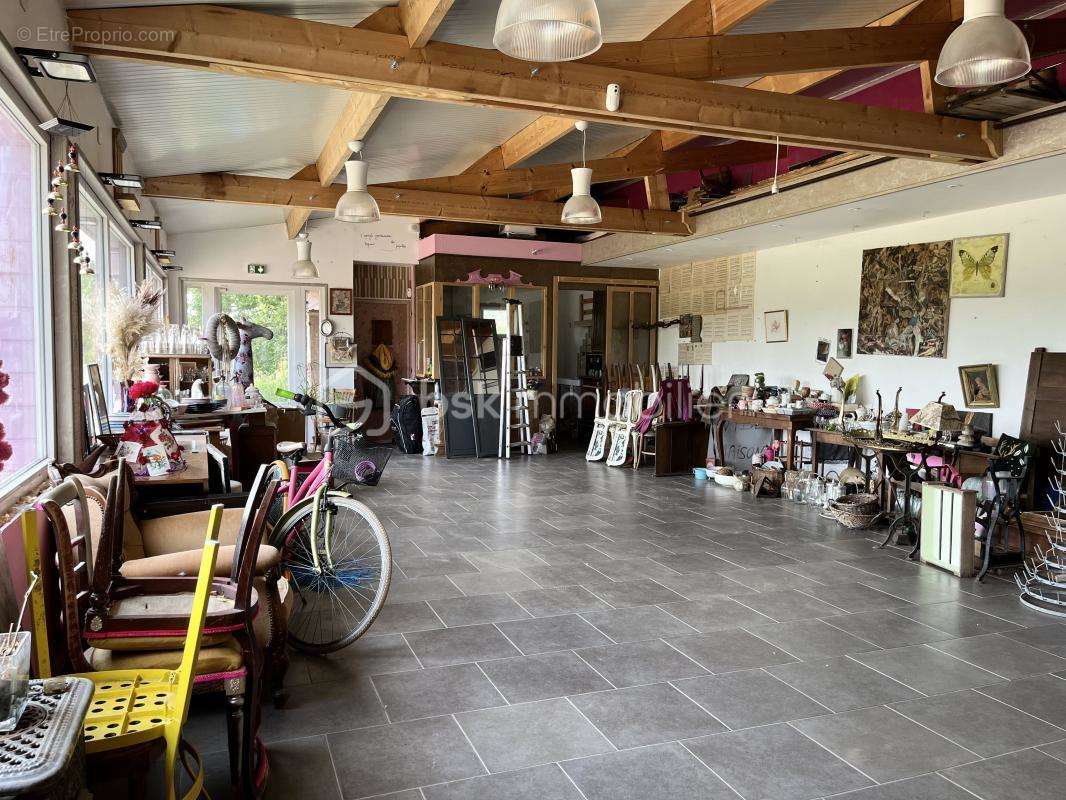 Commerce à LA BARRE-EN-OUCHE