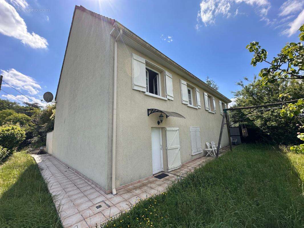 Maison à SAINT-GERMAIN-LES-ARPAJON