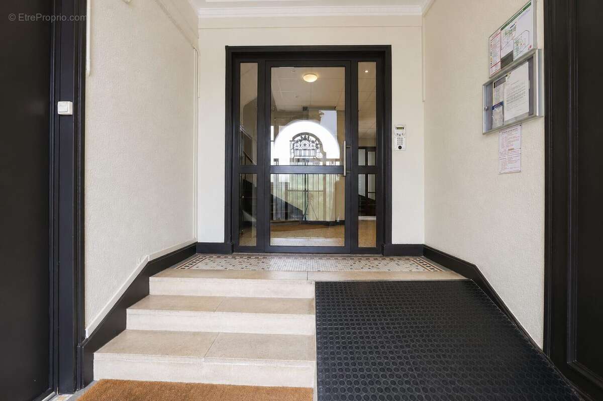 Appartement à LA GARENNE-COLOMBES