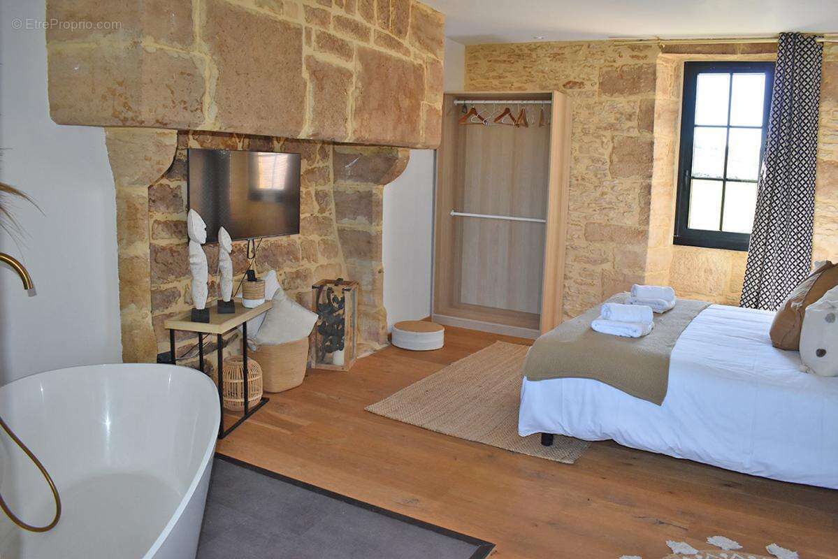 Maison à SAINT-GENIES