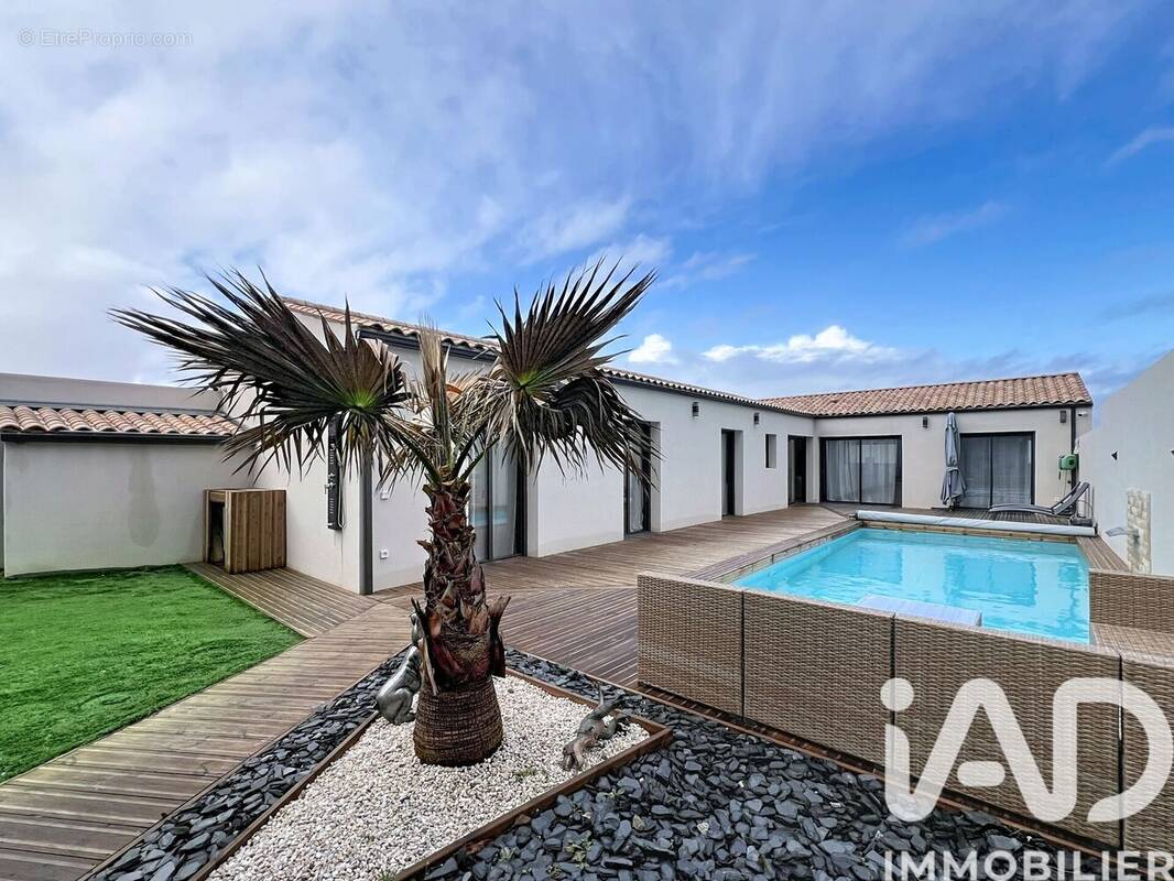 Photo 1 - Maison à CHARRON