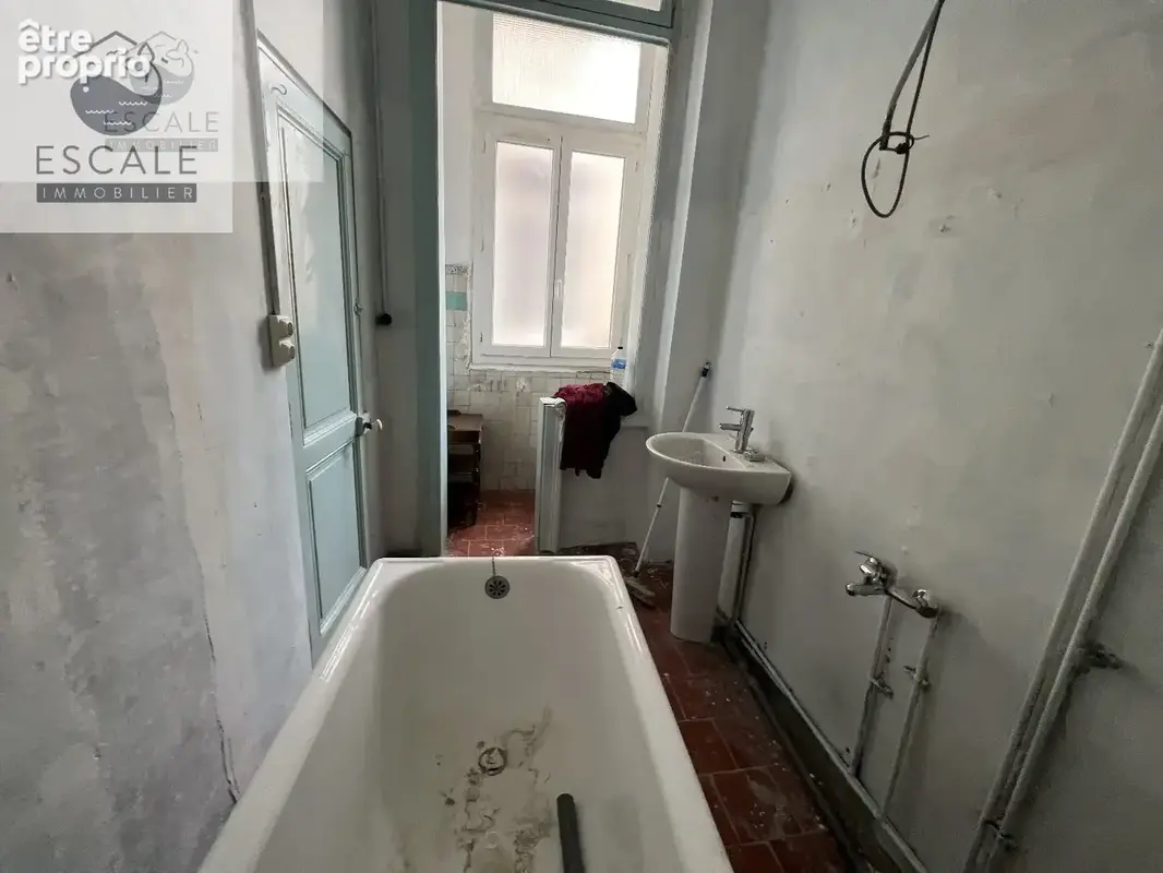 Vente grand type 3 haussmannien en coeur de ville a sete - photo 12