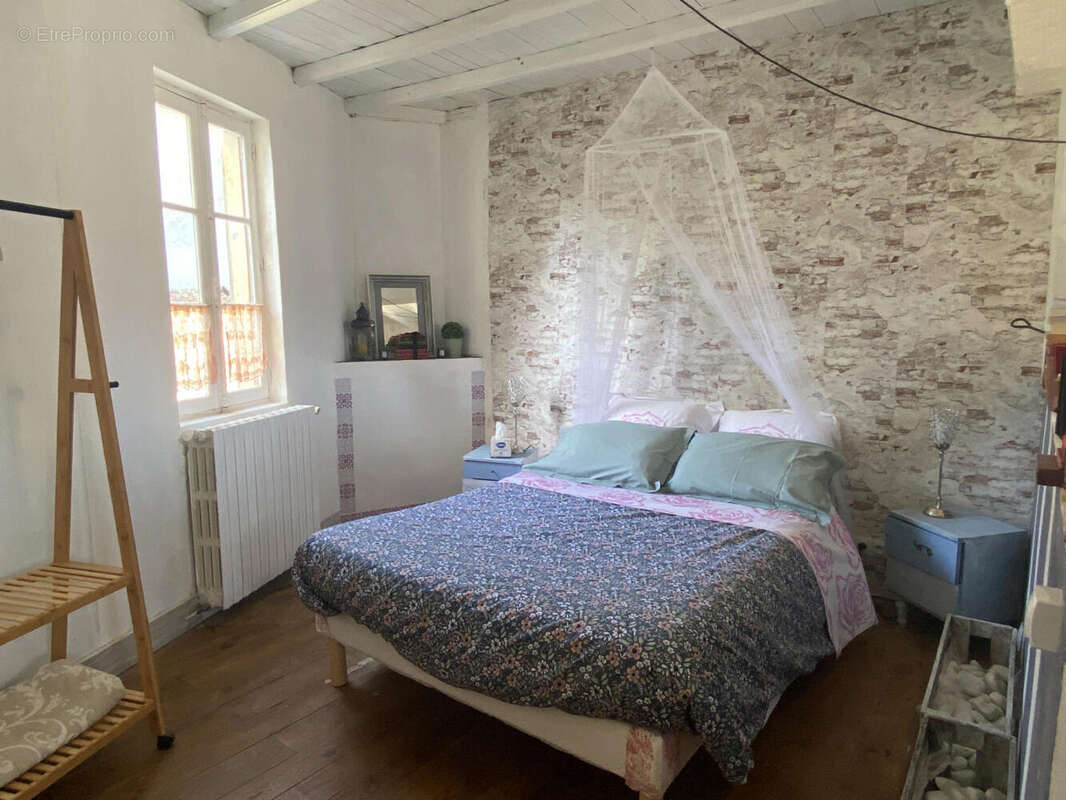 studio chambre - Maison à RIOUX-MARTIN