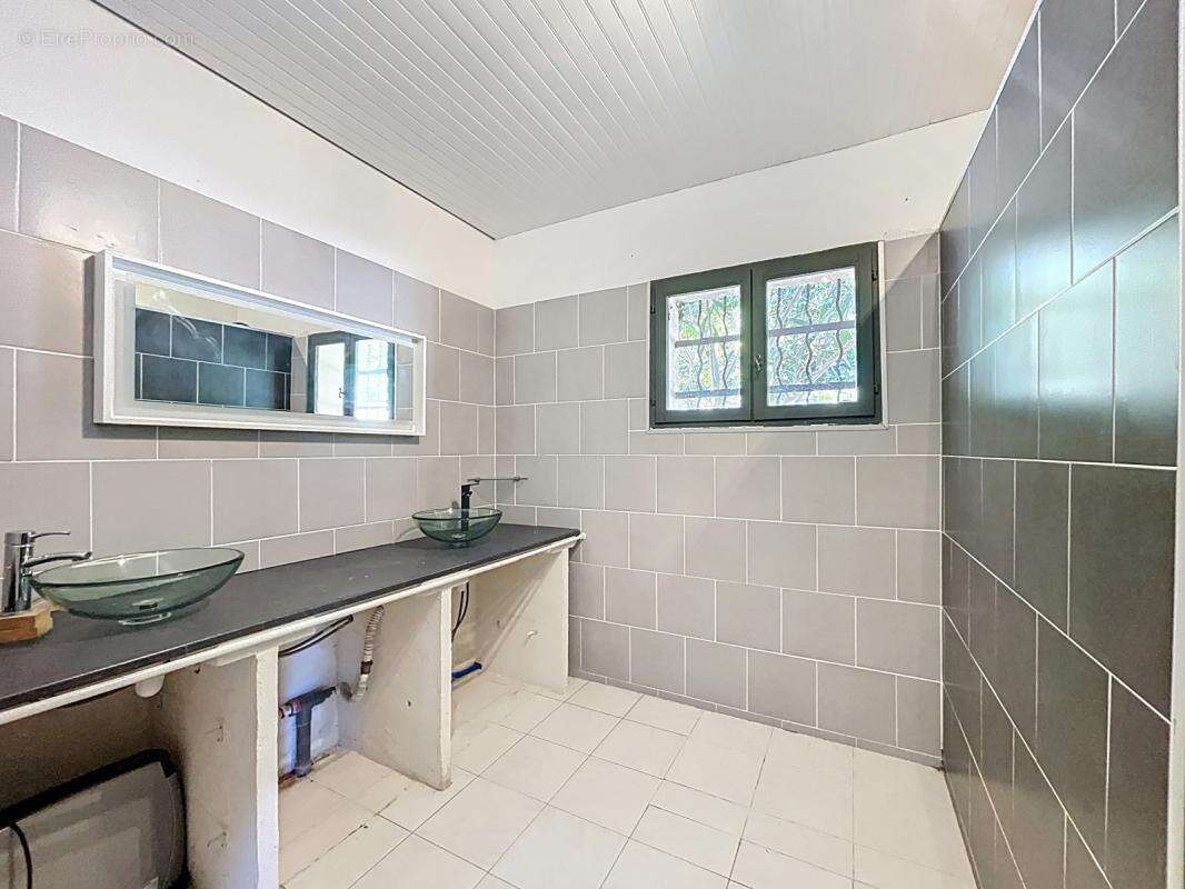 Maison à ENTRAIGUES-SUR-LA-SORGUE