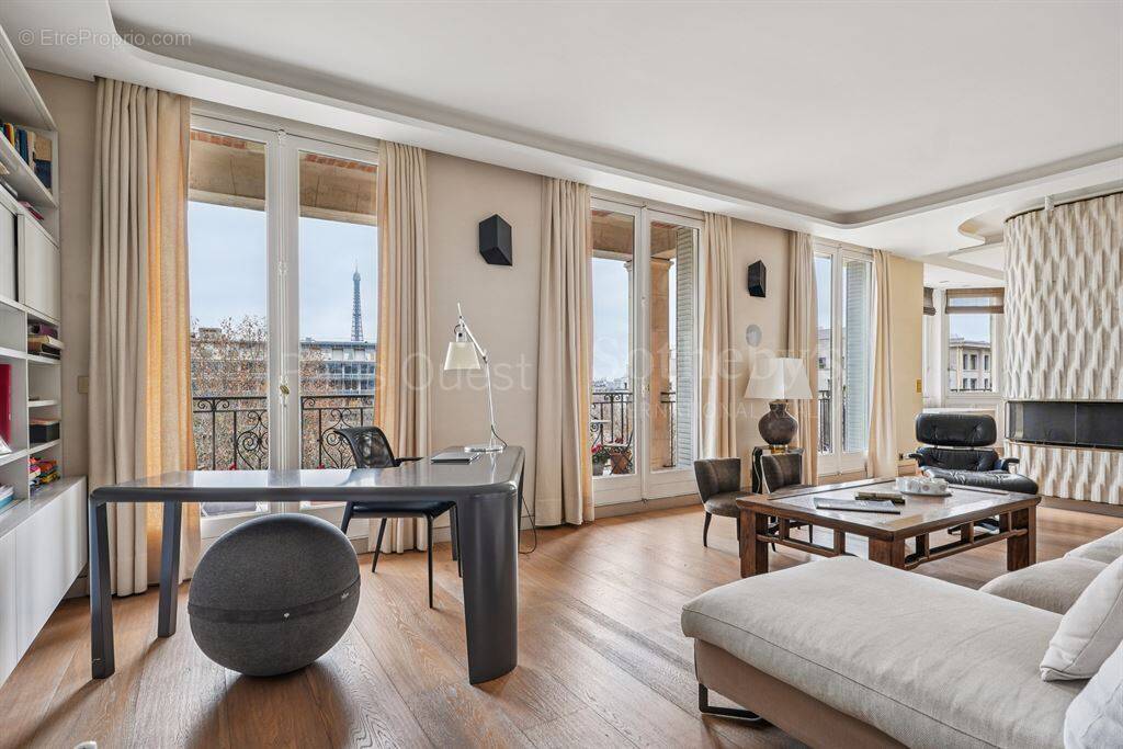 Appartement à PARIS-7E