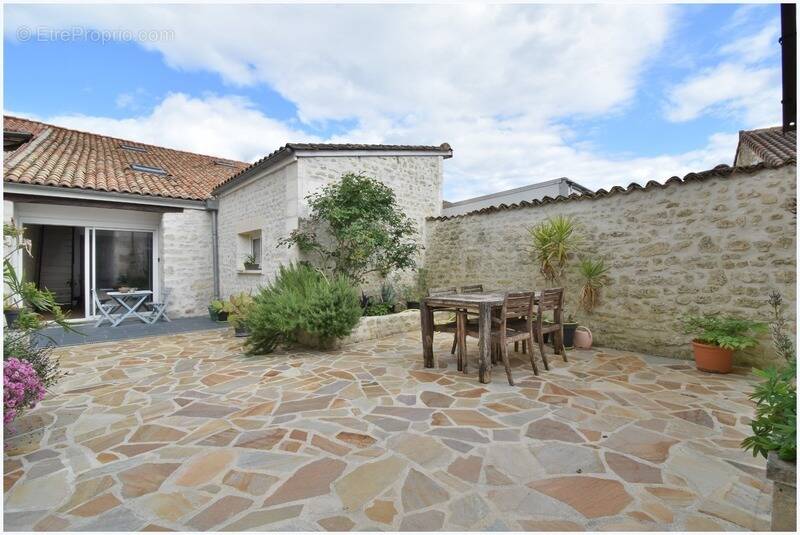 Maison à CHAMPNIERS