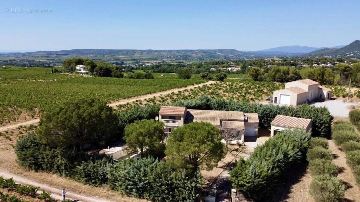 Villa avec dépendances au milieu des vignes à Gigondas - photo 3