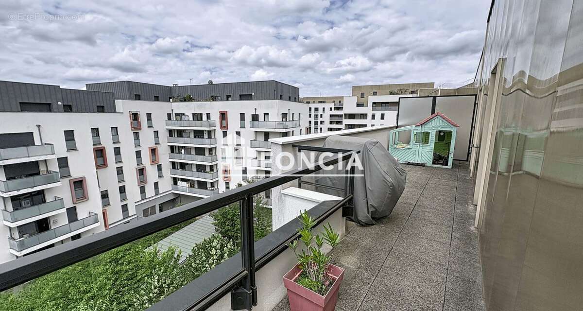 Appartement à FRESNES