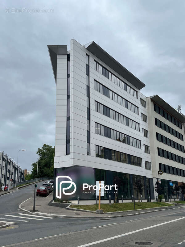 Parking à LYON-9E