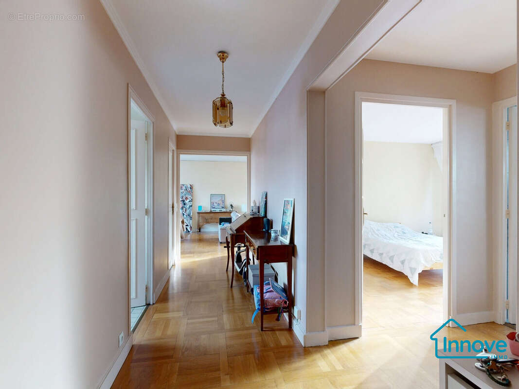 Appartement à VILLE-D&#039;AVRAY