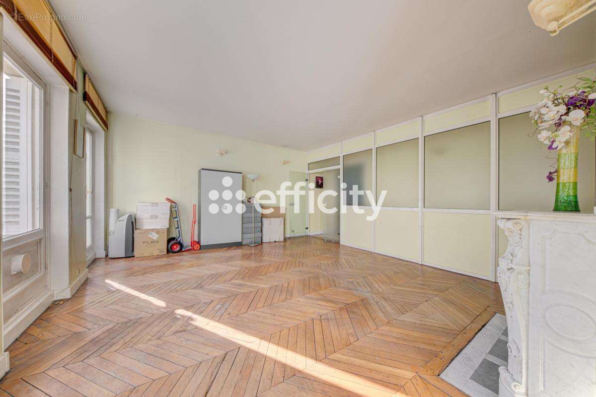 Appartement à PARIS-8E
