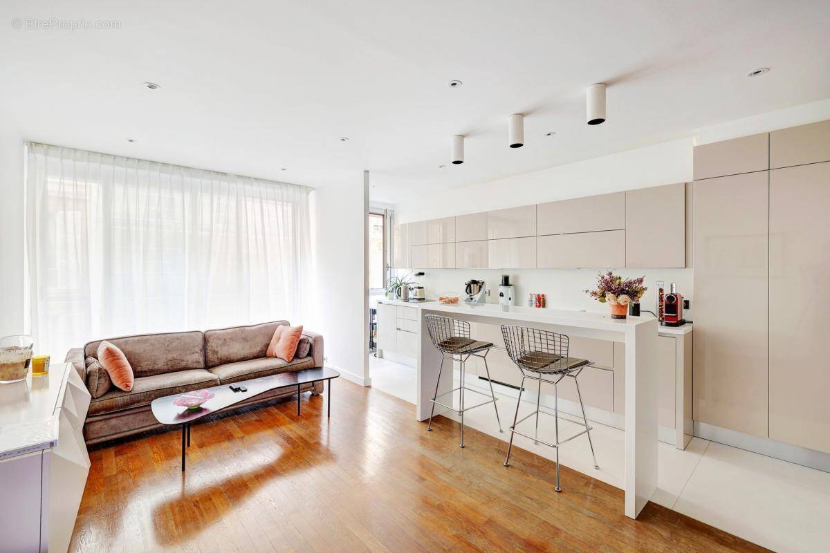 Appartement à PARIS-8E