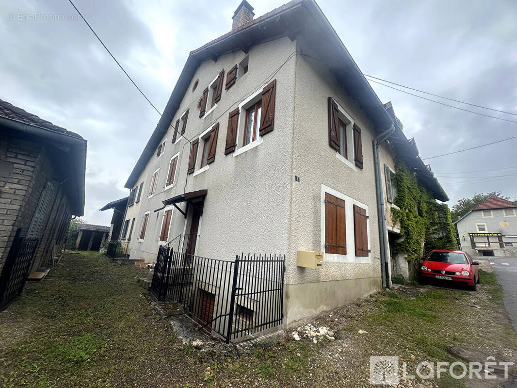 Maison à MONTECHEROUX