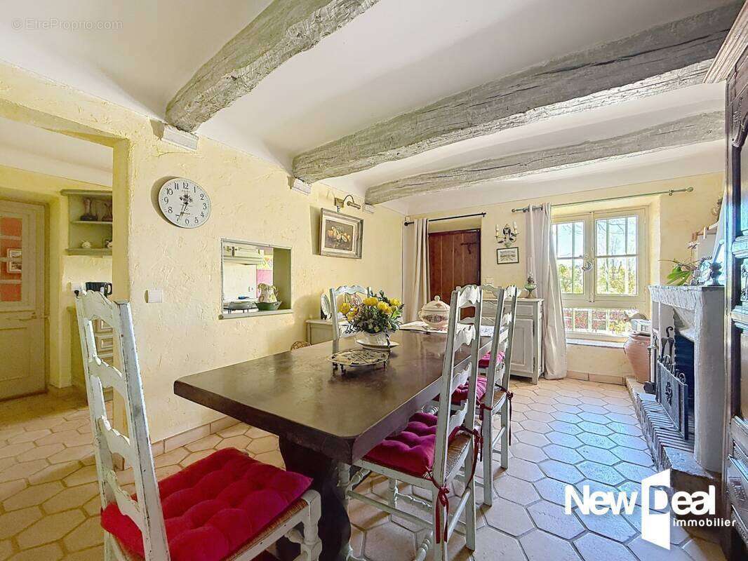 Maison à TOURRETTES