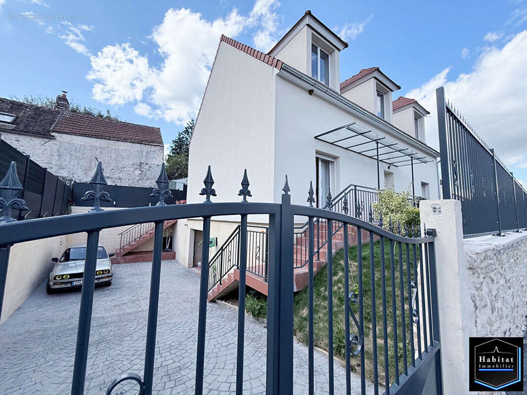 Maison  5 pièce(s) 136 m2 Jardin de 315m² - photo 12