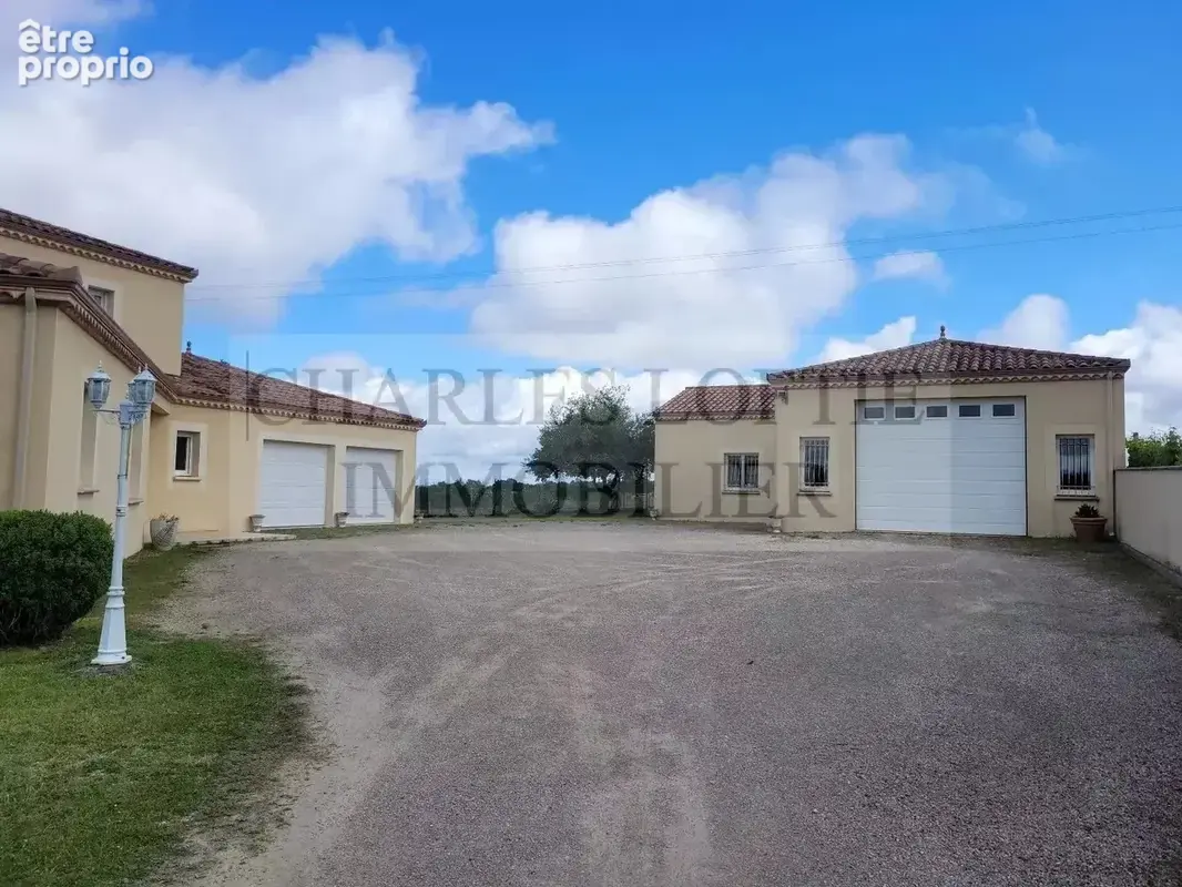 Superbe villa avec piscine, garage et dépendances sur un terrain de plus de 5600 m², à 10 minutes de Cahors. - photo 15