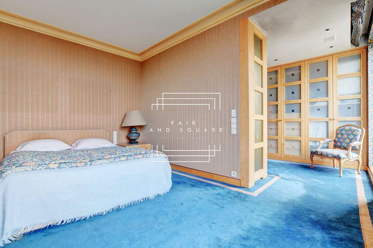 Appartement à PARIS-16E