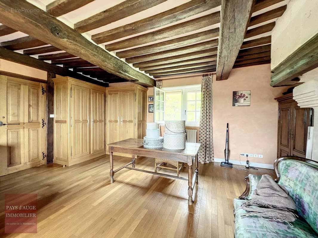 Maison à SAINT-PIERRE-SUR-DIVES