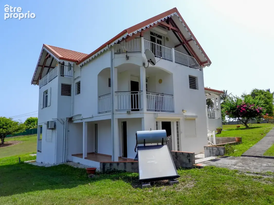 LE MOULE — Maison familiale avec vue mer + appartement T3 indépendant  Terrain de 4 840 m2 constructible - photo 5