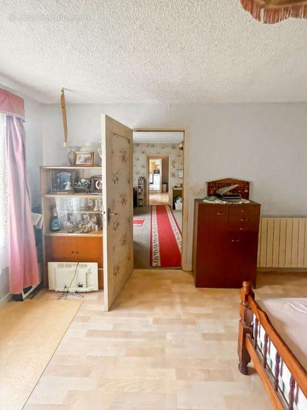 Maison à CHEZAL-BENOIT