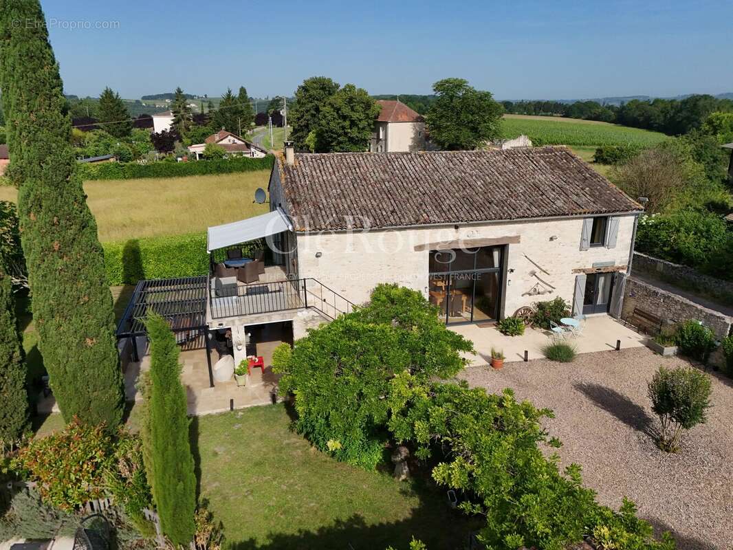 Maison en pierre avec piscine et vue sur les vignobles dans un cadre champêtre paisible - photo 14