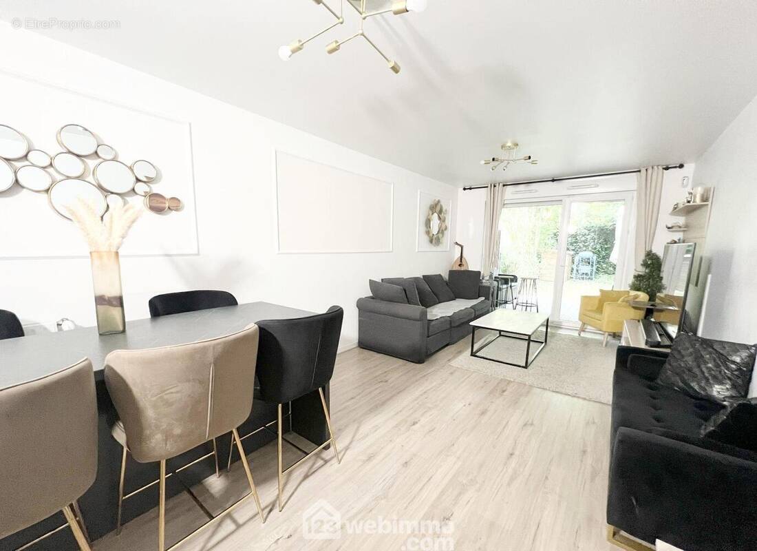 Séjour salon/salle à manger donnant sur la terrasse et le jardin - Appartement à MALAKOFF