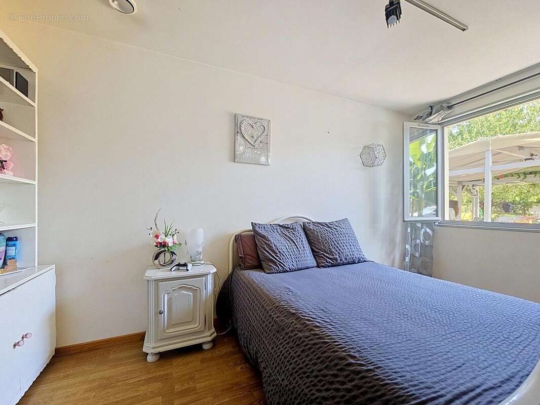 Maison 180 m² à Sainte-Colombe  - photo 9