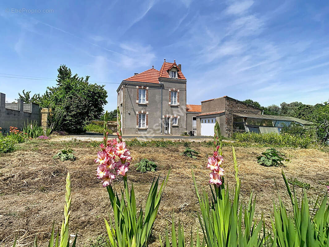 Maison style bourgeoise et division de terrain possible à vendre sur la commune de Gesté - photo 23