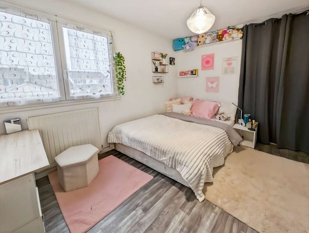 Maison à LE MESNIL-SAINT-DENIS