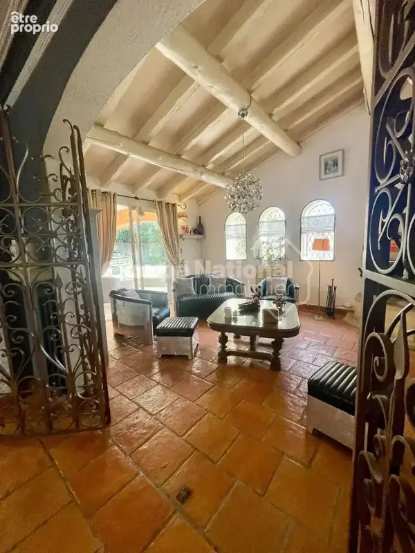 A VENDRE ROGNONAS  Maison familiale de caractère avec jardin, piscine, patio et solarium - photo 10