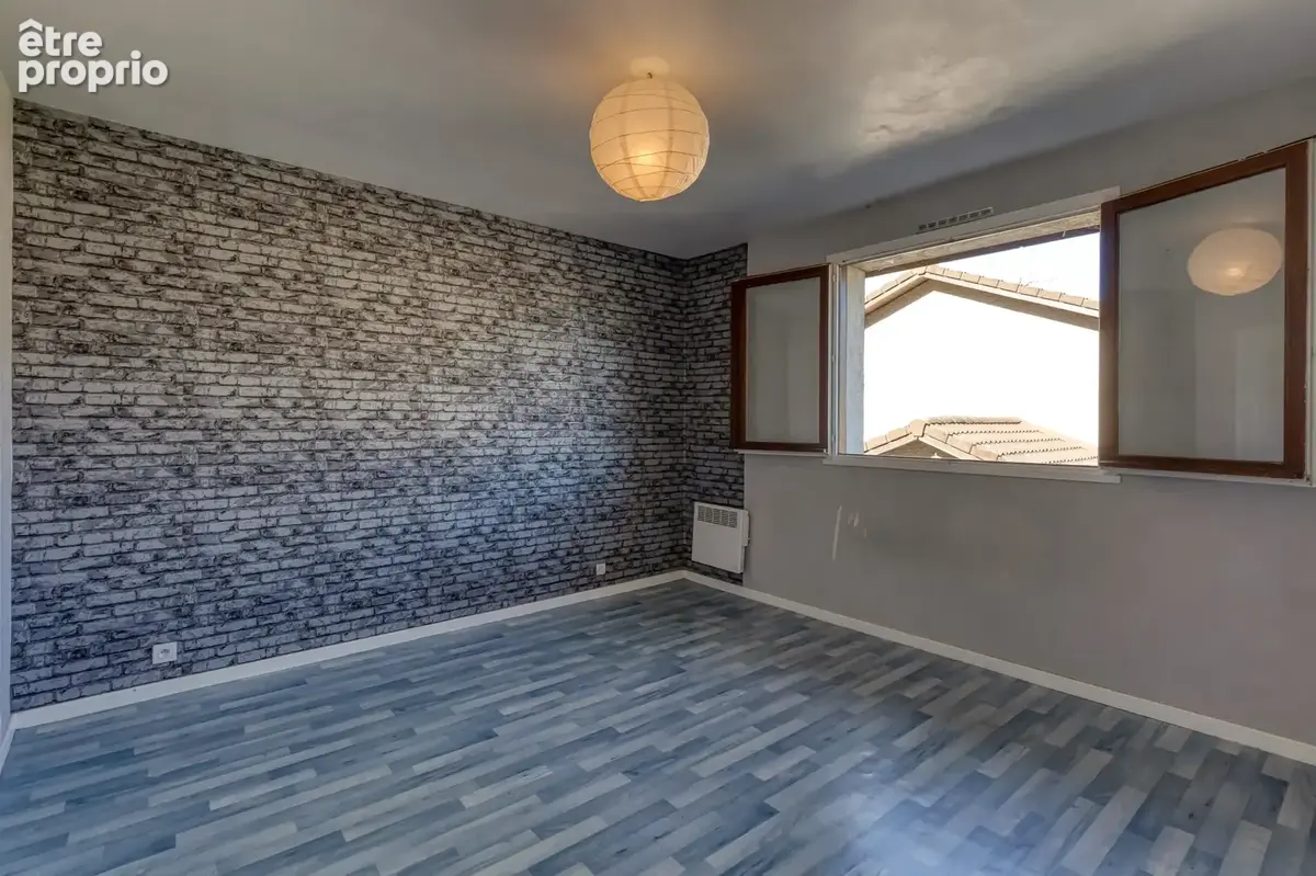 LE VERSOUD - Maison mitoyenne de 96 m2 habitables à rénover avec garage, sur terrain de 430 m2 - photo 11