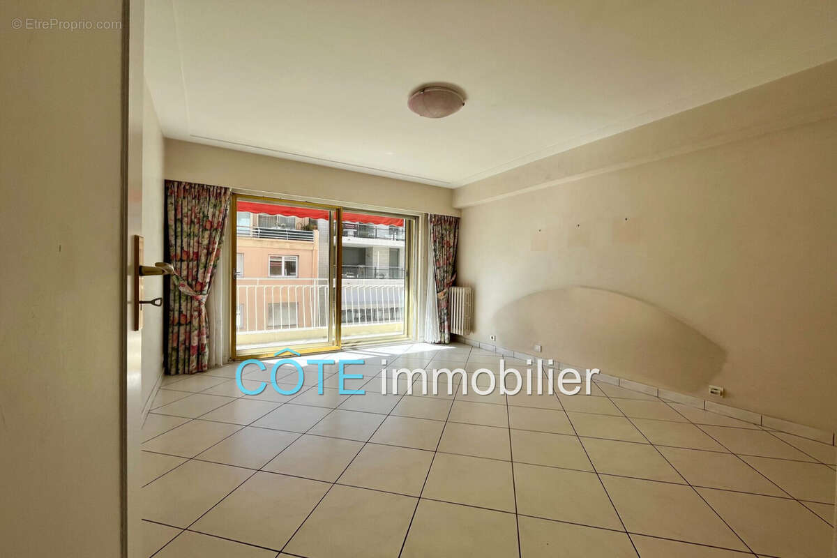 Appartement 100 m² à Antibes  - photo 8