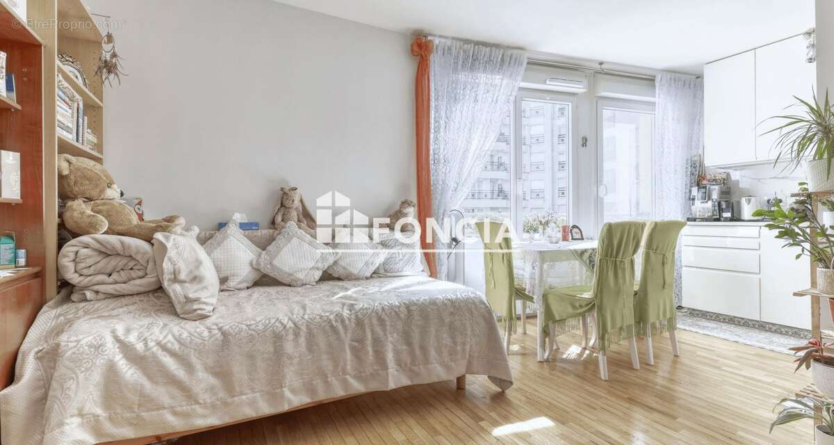 Appartement à ISSY-LES-MOULINEAUX