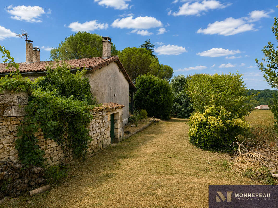 Maison ancienne renovee avec beau jardin - photo 4