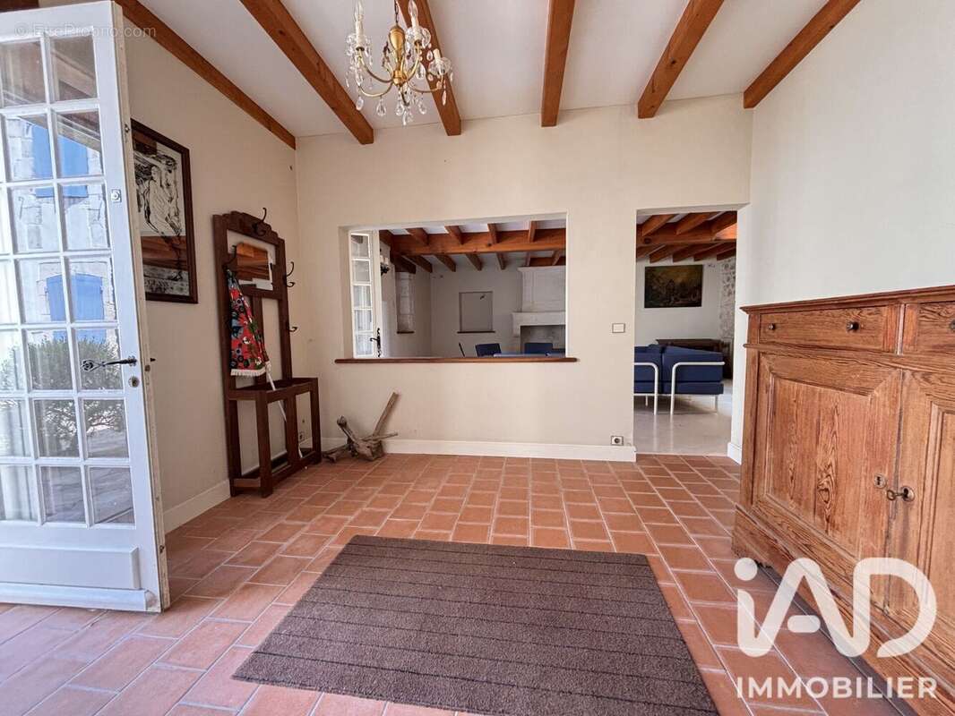 Maison 260 m² à L'eguille  - photo 4