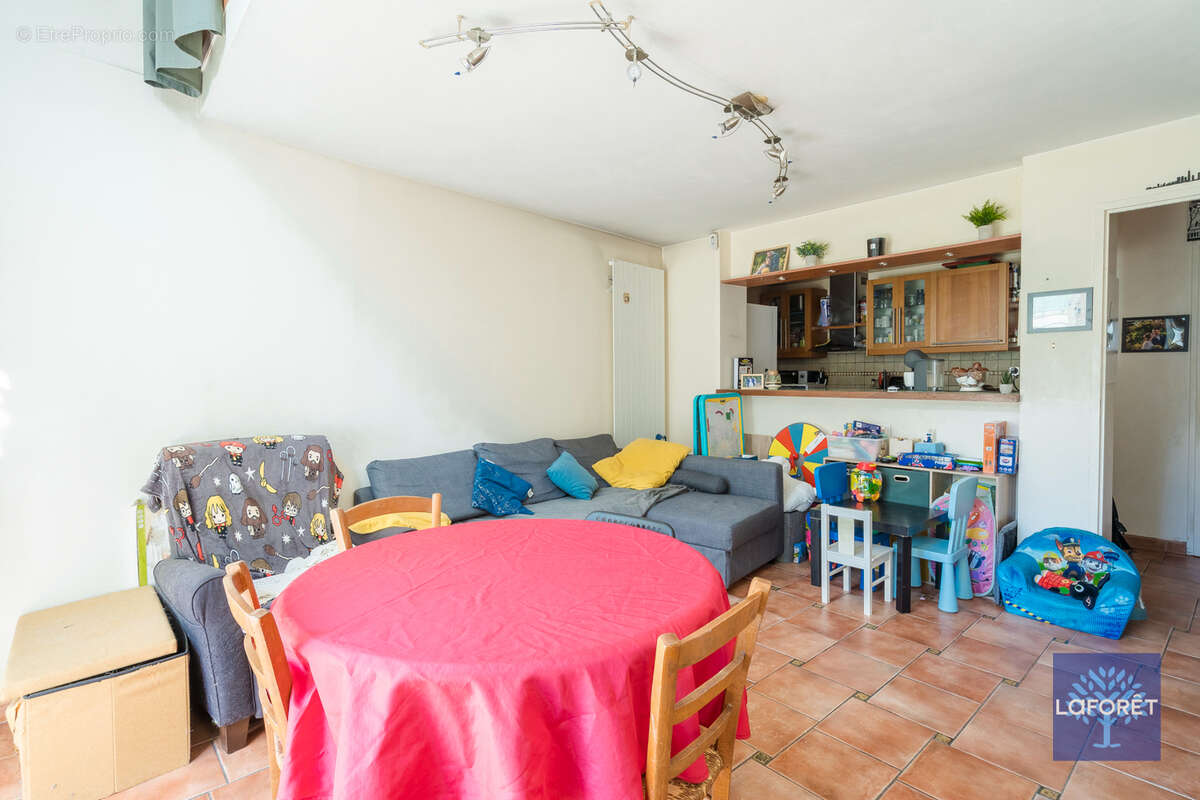 Appartement à LES PAVILLONS-SOUS-BOIS