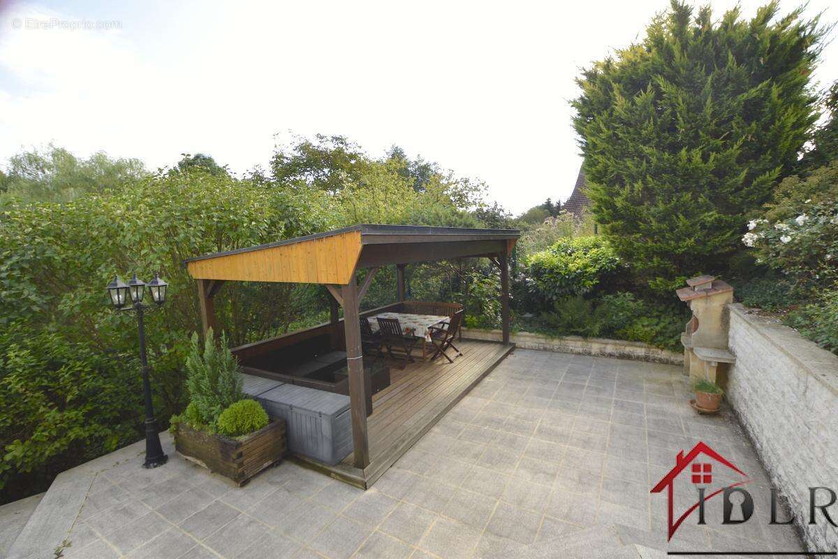 Maison de village rénovée avec joli terrain - photo 6
