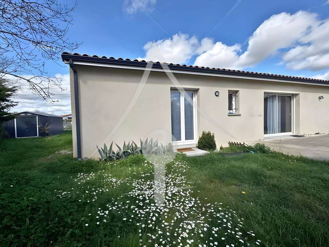 Maison à LAVERNOSE-LACASSE