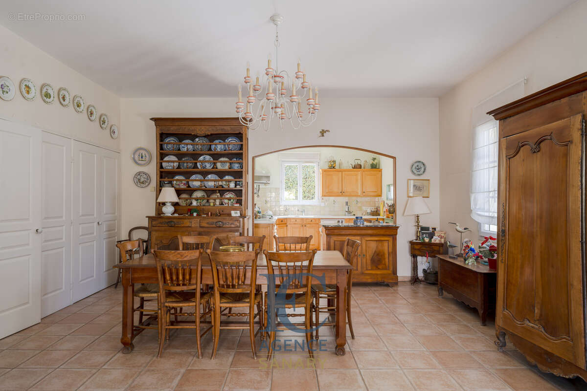 Maison à SAINT-CYR-SUR-MER