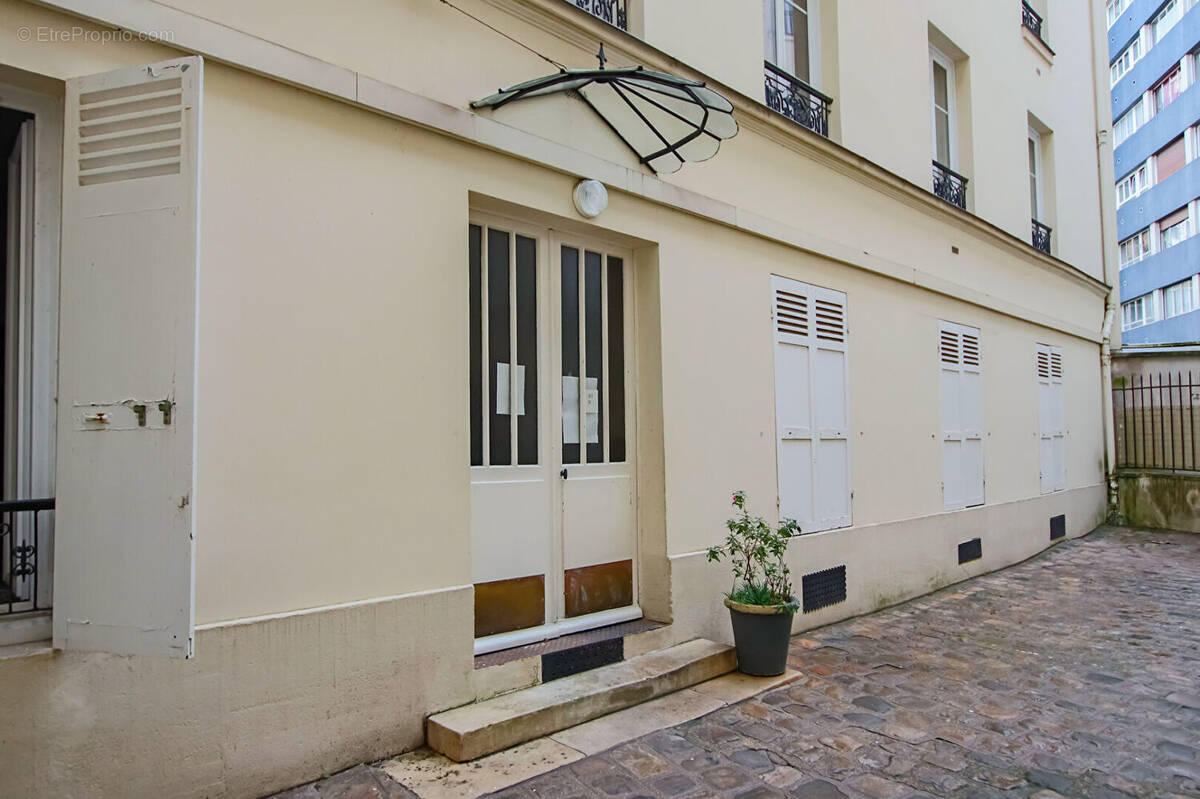 Appartement à PARIS-16E