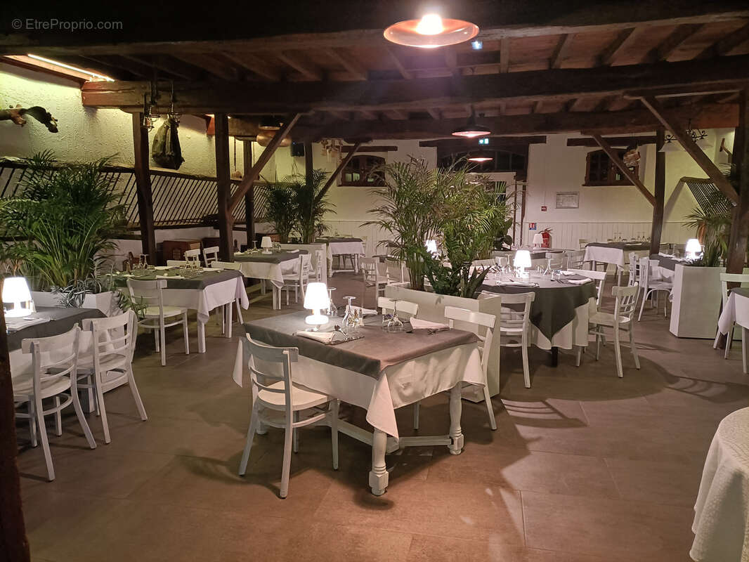 Commerce à MONTGEARD