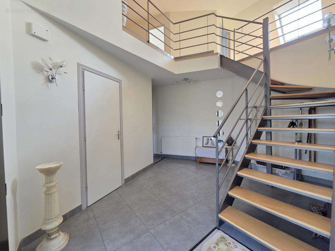 Pavillon contemporain recent offrant 220m² hab sur 2000m² - photo 12