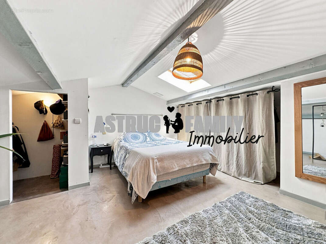 Aigues-mortes intra-muros - maison de charme de 106 m² - patio - appartement indépendant - photo 12